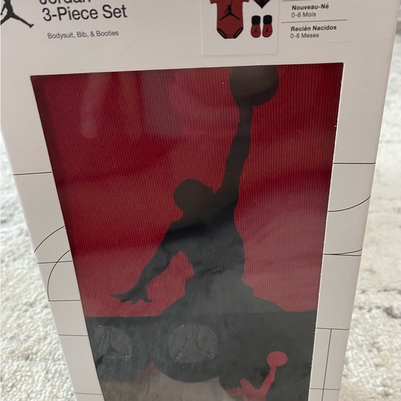 Boy’s Michael Jordan Basketball 3-Piece Gift Set Bodysuit Booties Bib 0-6 Months - Picture 5 of 5